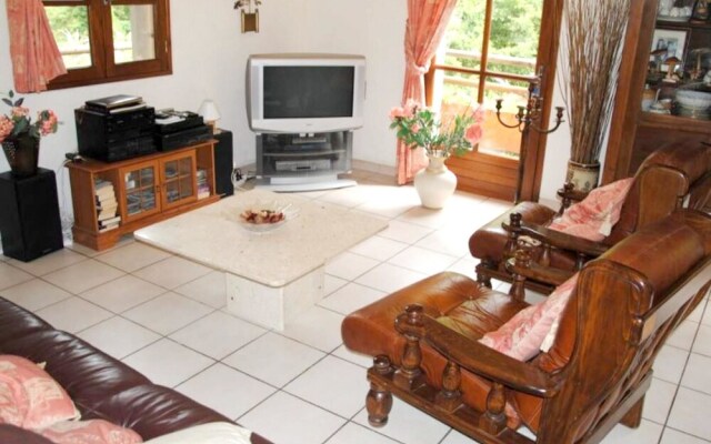 Villa With 4 Bedrooms in Saint-pierre-des-tripiers, With Wonderful Lak