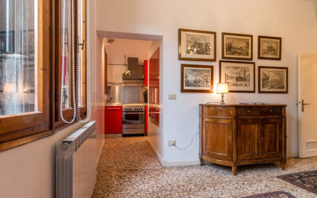 Ca' Barbo Romantic Apartment in Venice