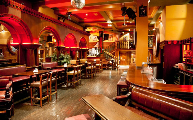 Eyre Square Hotel