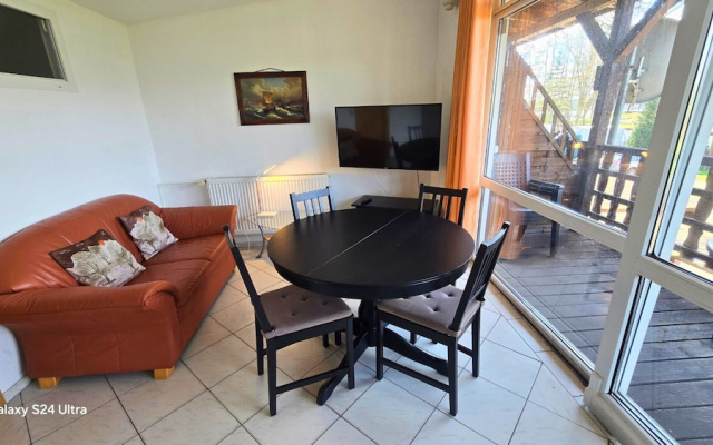 Mobile Home im Ferienpark mit Seezugang