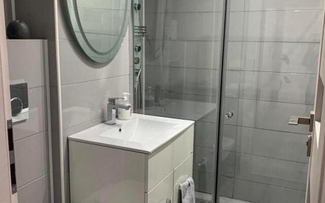 White & Silver Luxury Suite - Craiova