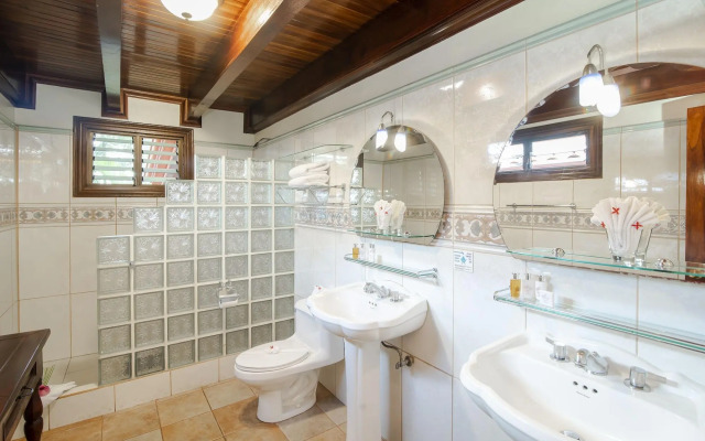 Hotel Villas Lirio