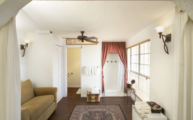 Lakehouse Bed and Breakfast