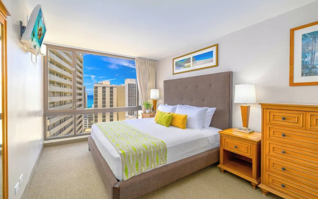 Waikiki Sunset Close to Beach with Parking