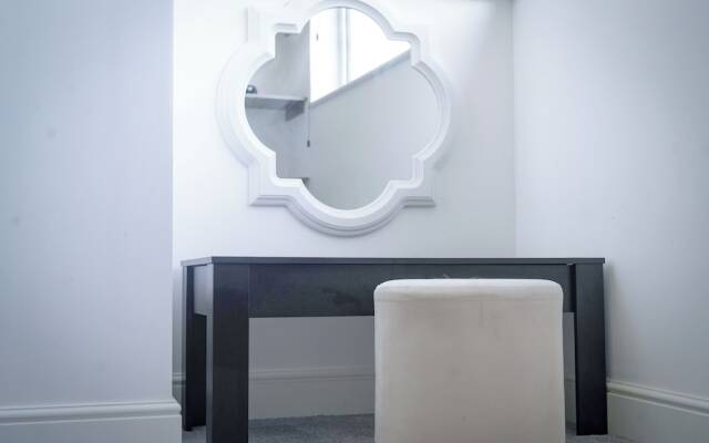 40percent off Monthly /2 Bedroom apt / City Centre
