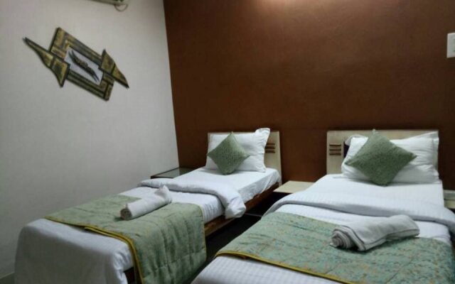 OYO 7439 Hotel Gayatri Inn Annex