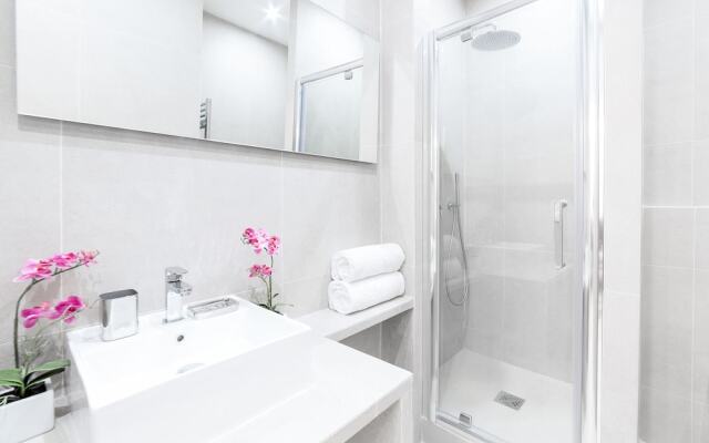 LUX 3 & 4 BDR Montmartre I by Livinparis