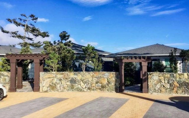 SookePoint Ocean Cottage Resort