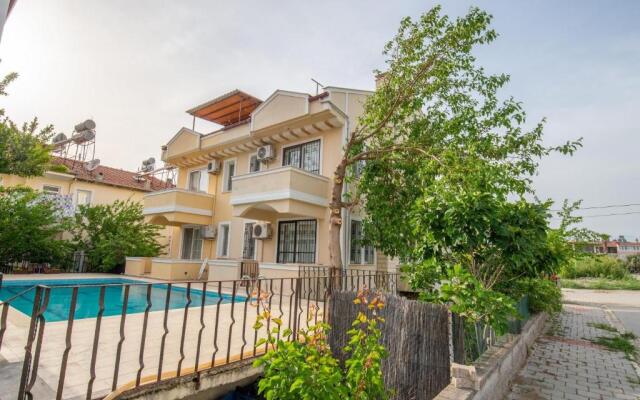 Sahile Yakın Havuzlu Villa 6+2 kişilik