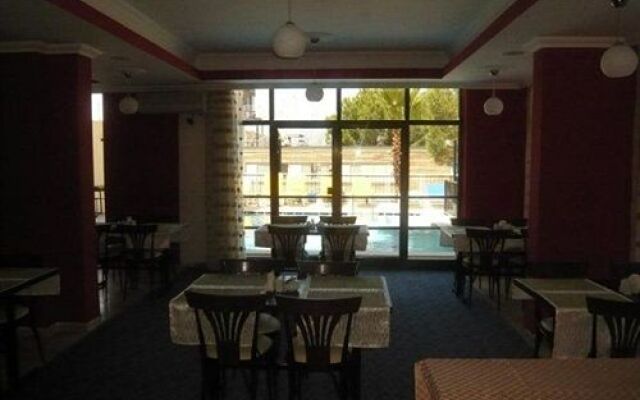 Status Hotel