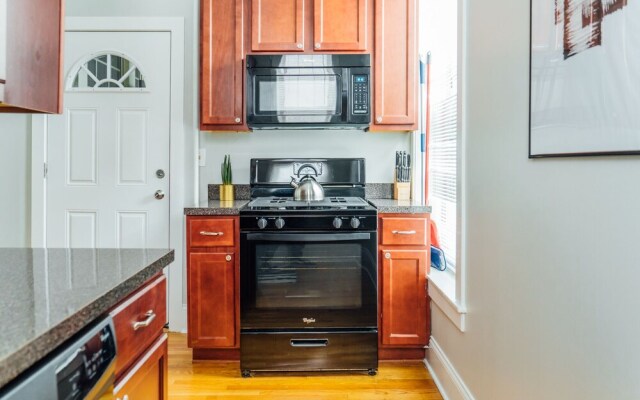 Sophisticated 2BR in Wrigleyville