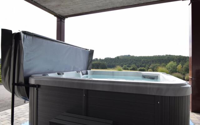 Classy Holiday Home in Martilly with bubble bath