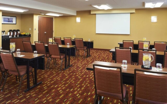 Courtyard by Marriott Detroit Troy