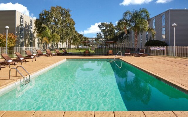 Hilton Oakland Airport Hotel