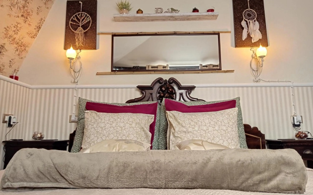 Urban Zen Den 2 Room Condo