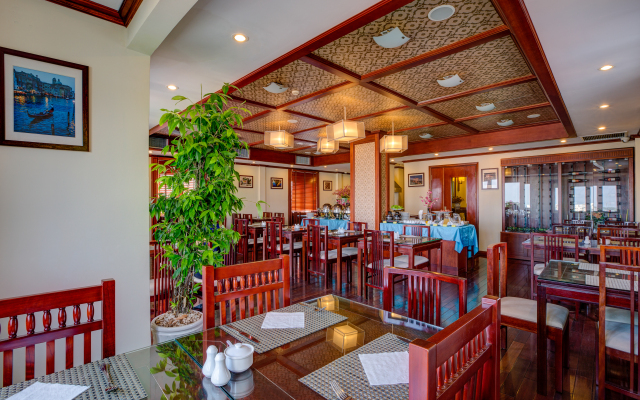 Quoc Hoa Premier Hotel and Spa