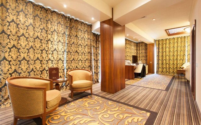 Metropolis Hotel