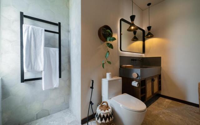 Apartment Seabreeze 2 - Amazing Sunset Penthouse-2bdr with pool-Beachfront