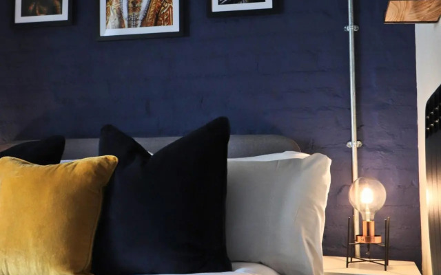 Quirky and Cool Christmas Steps 2 bed