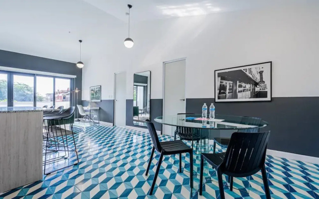 w Amazing 2BR in Santa Ana