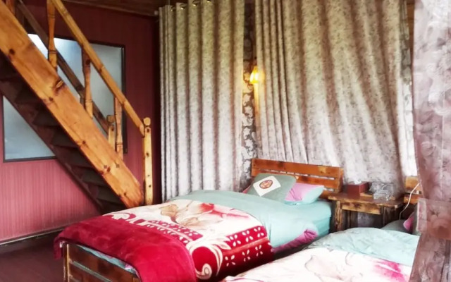 Luguhu Lakeside Apu Guest House