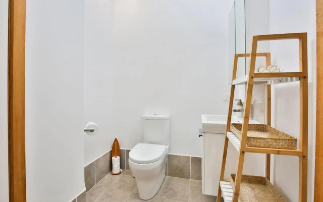 Maldas Retreat Pet Friendly Absolute Beachfront with Spa