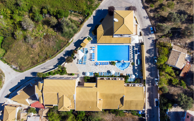 Kavos Plaza Hotel