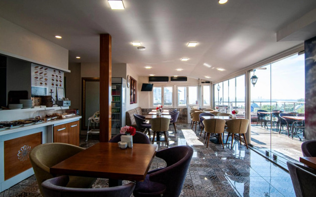Lapis Inn Hotel & Spa