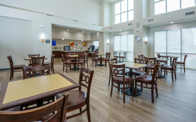 Comfort Suites University Drive