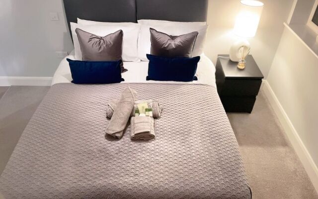 Super Luxe Central Maidenhead Apartment