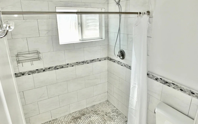 Bellflower Breeze Charming 3 BDR in Long Beach!