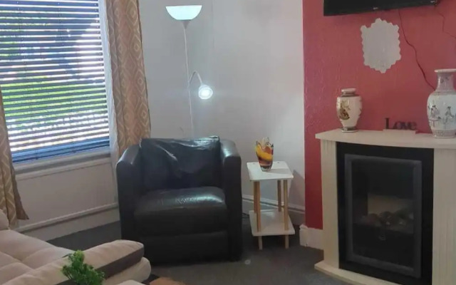 2 Bed-sleeps 3-free Parking-5 Min To Beach