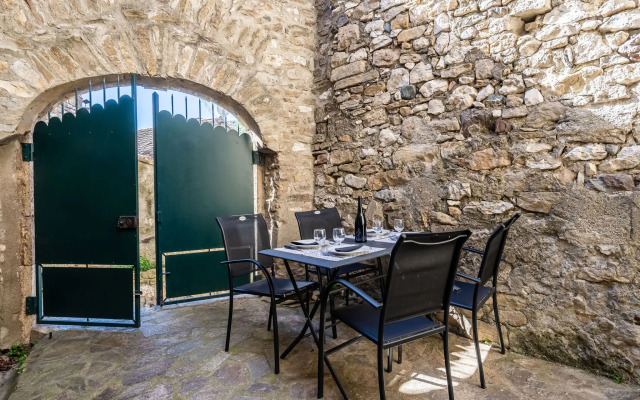 Vineyards & Village Stay