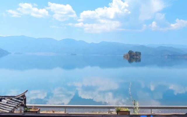 Lugu Lake Yuanrongju Lake View Inn