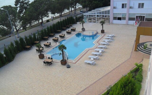 Lake Li̇fe Hotel