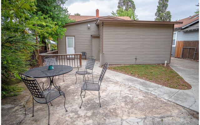 Large 3br/2ba Family Home W/patio Near Downtown!