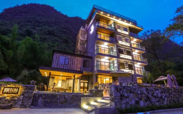 Yangshuo Chashi Hotel (Yulonghe Jiuxian Wharf Branch)