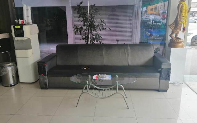 OYO 90028 Ragula Hotel