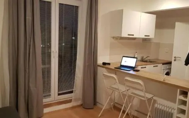 Hidden Gem close to hockey stadium with terrace