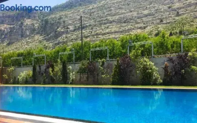 Master's Hotel - Ehden
