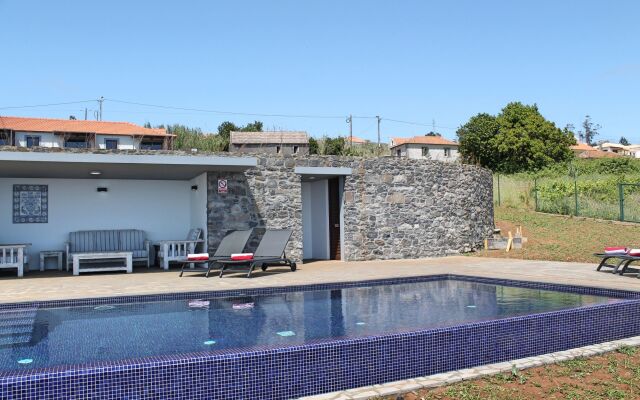 In Peaceful Prazeres Overlooking The Sea - The Old Cottage In Quinta In?Cia