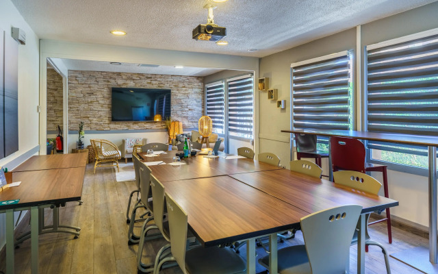 Campanile NATURE - Dijon Est Saint-Apollinaire