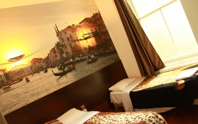 Exhibition Court Hotel 4