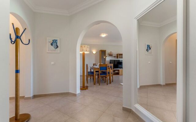 Lakeview Private Garden & Pool