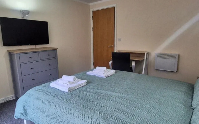 Stylish 1BR Flat Next to Hockley