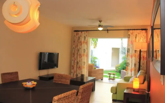 Luna Maya Steps from Coco Beach & 5th Av