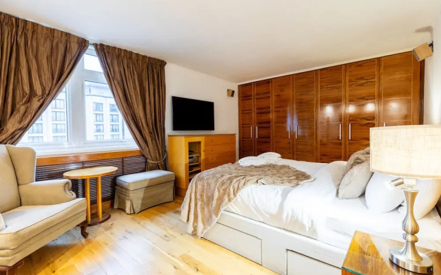 Mayfair Deluxe Apartment