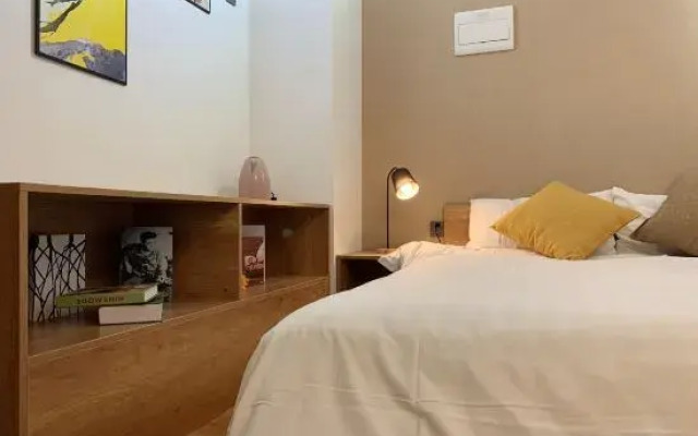 Xi'an Jiushe E-sports Cinema Designer Apartment