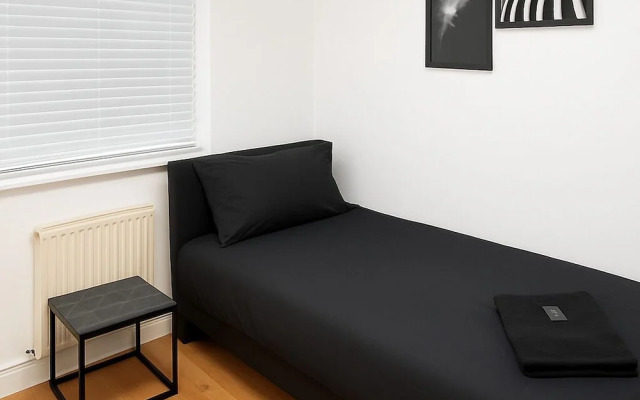 Prime 4BR Reading House & Free Parking