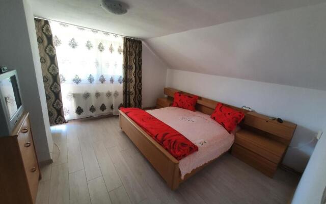 Complex de Pensiuni Si Casute la Munte1